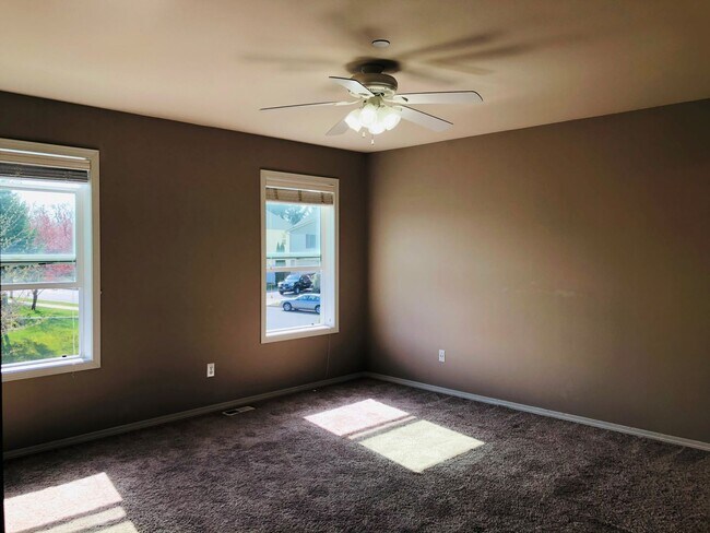 Building Photo - Lovely DuPont home, 3 beds, 2.5 baths