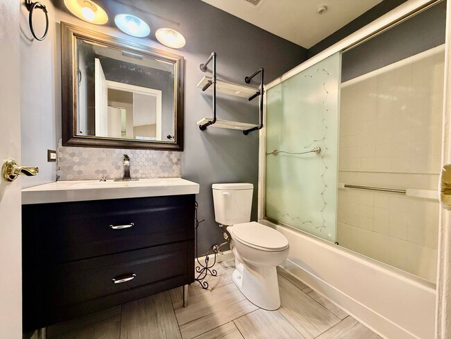 Building Photo - 433 Gloria Ln