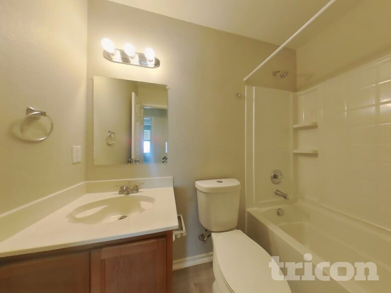 Building Photo - 16661 Woodside Dr