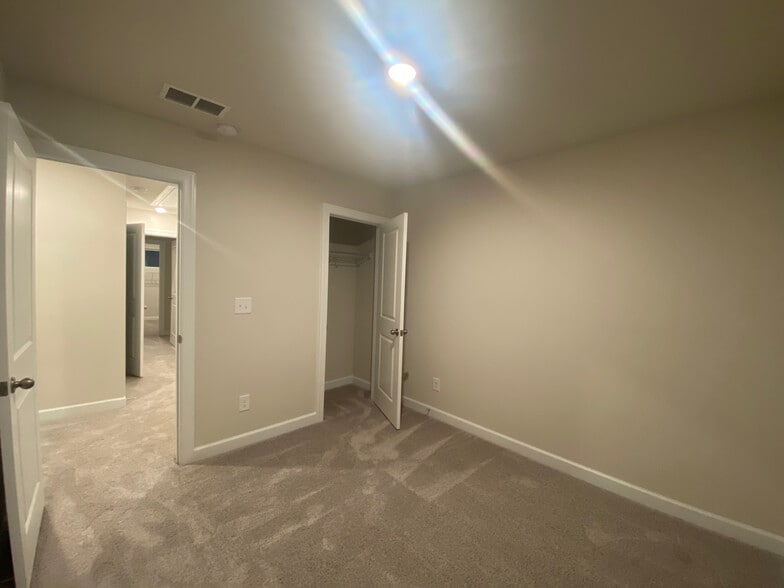 Building Photo - Room in Townhome on Memorial Pkwy
