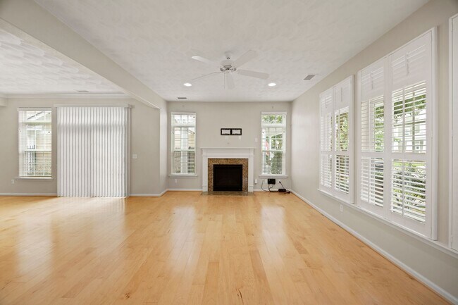 Building Photo - 5543 Botanical Dr