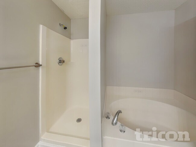 Building Photo - 10587 Village Trail