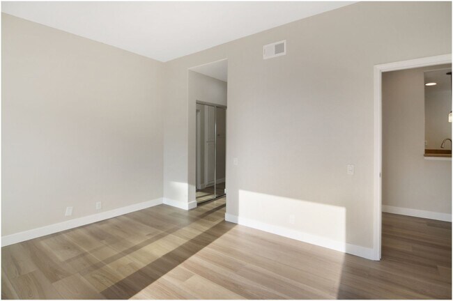 Building Photo - Tennis Villas 2 Bedroom Condo!
