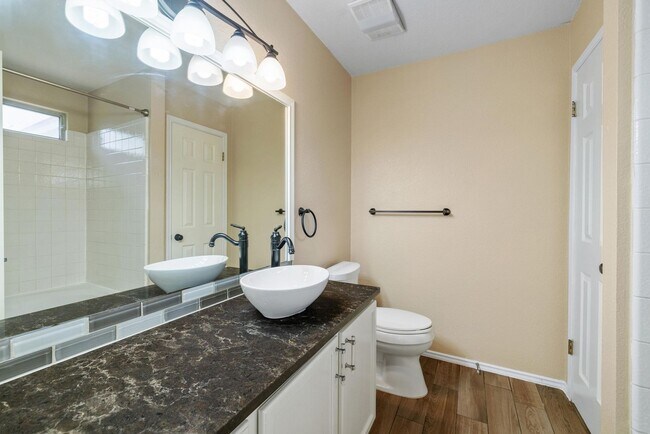 Building Photo - 104 Brentwood Dr