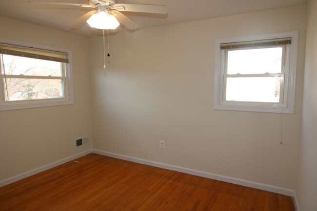 Building Photo - Beautiful 4BR 2 full 2 half bath corner lo...