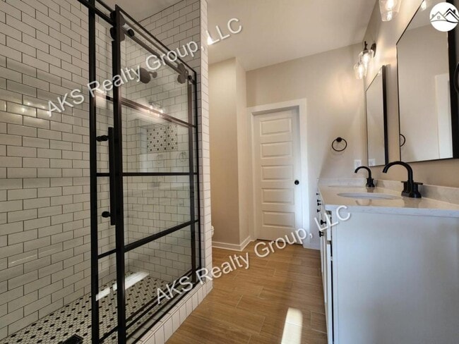 Building Photo - 1202 Windsor Sq