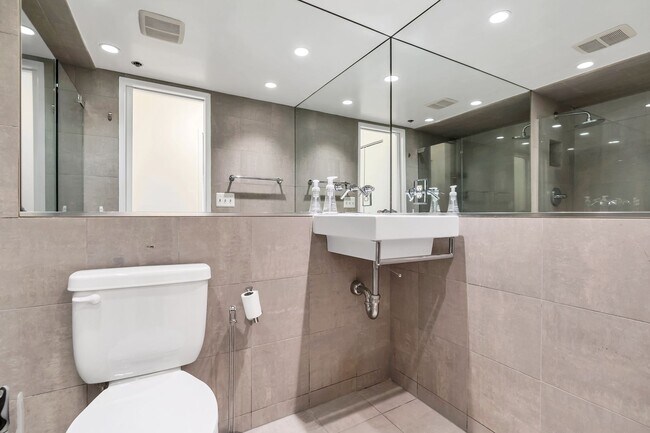 Building Photo - Luxurious 1 Bed 1 Bath Condo In Vibrant Belvedere