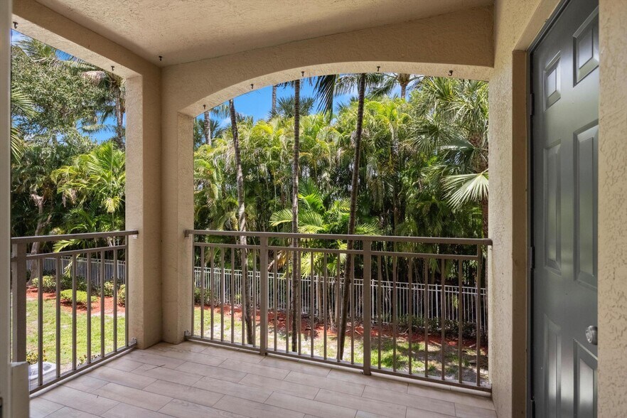 Building Photo - 6475 Emerald Dunes Dr