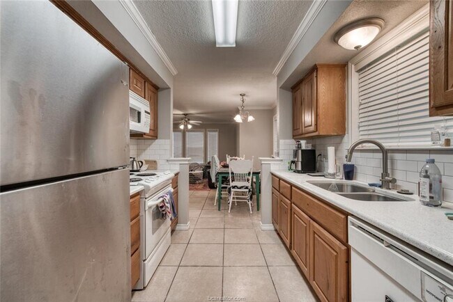 Building Photo - 2301 Autumn Chase Loop