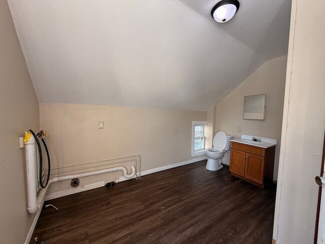 Building Photo - Cute 2 bed 1.5 baths house $750