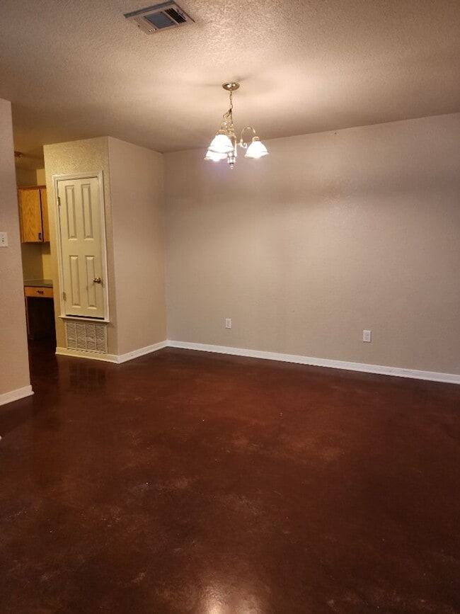 Building Photo - 1606 Libby Ln