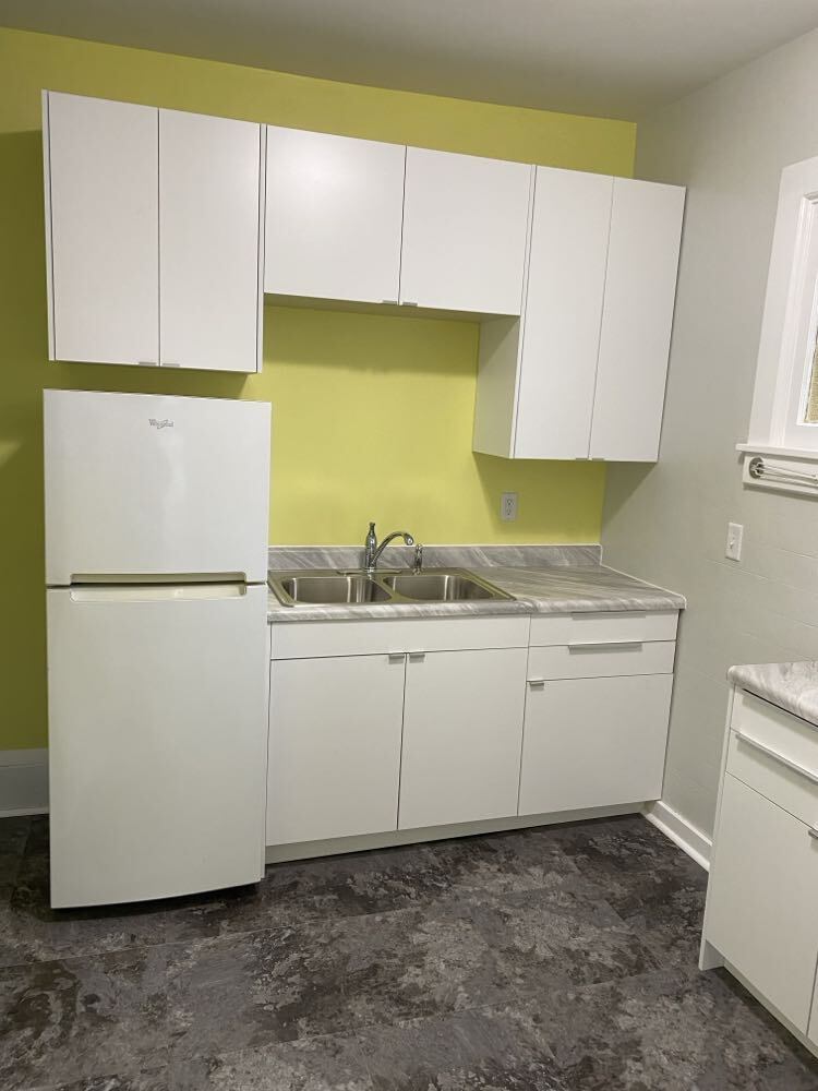 Kitchen - 215 Maple St