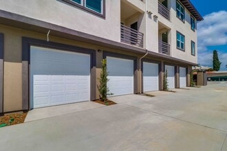Building Photo - La Perla Apartments