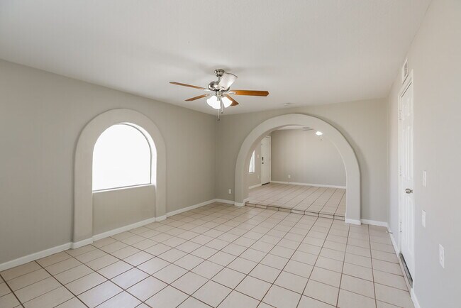 Building Photo - 5233 W Cypress St