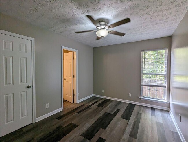 Building Photo - 3751 Edgewood Rd