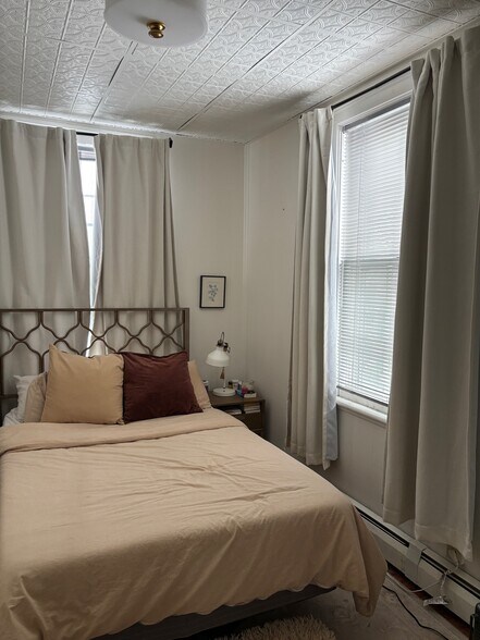 Building Photo - 552 Columbia St