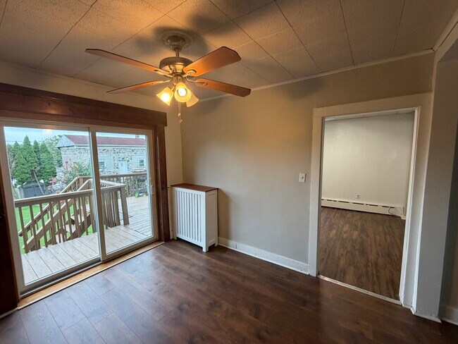 Building Photo - 402 Douglass St