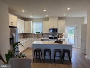 Building Photo - 137 Four Leaf Dr