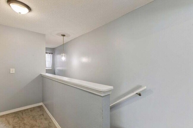 Building Photo - Exquisitely Renovated End Unit Townhome Ju...