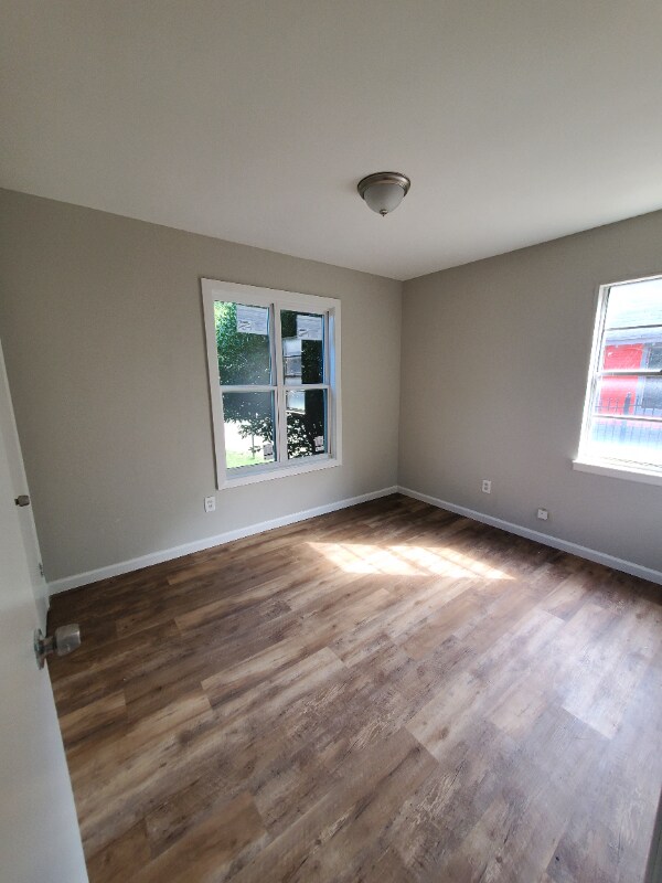 Building Photo - 605 E McLemore Ave