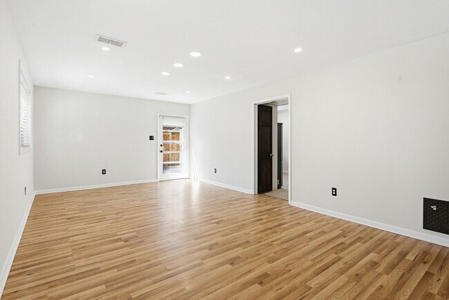Building Photo - 9717 Hedin Dr