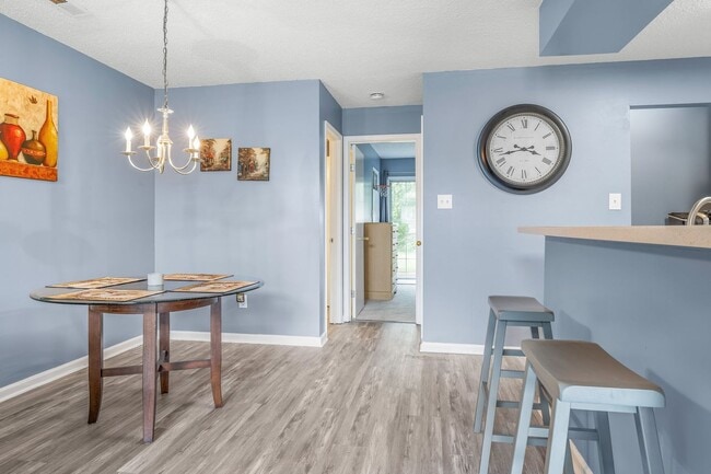 Building Photo - Modern Comfort in the Heart of Chesapeake ...