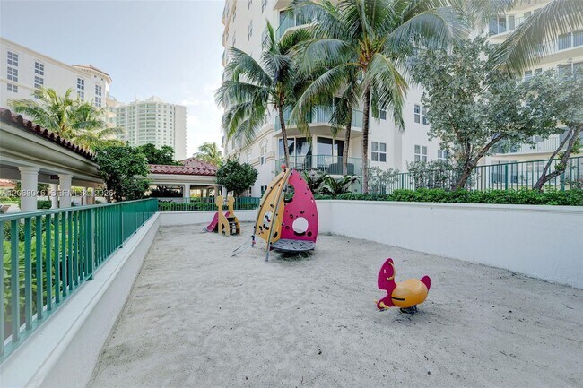 Building Photo - 19900 E Country Club Dr