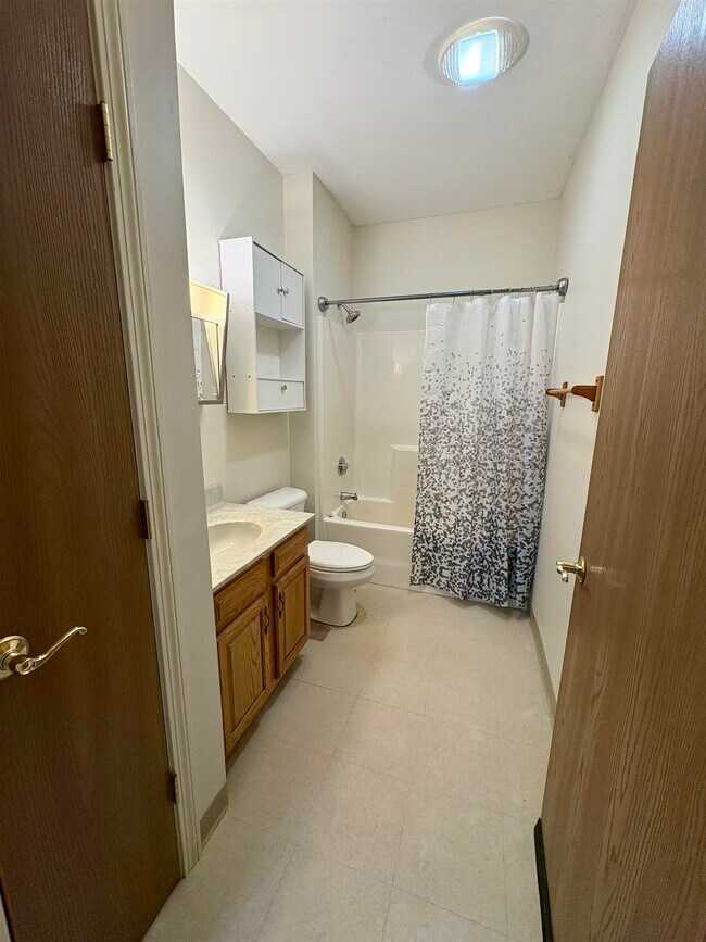 Building Photo - 18 Harbor Ave