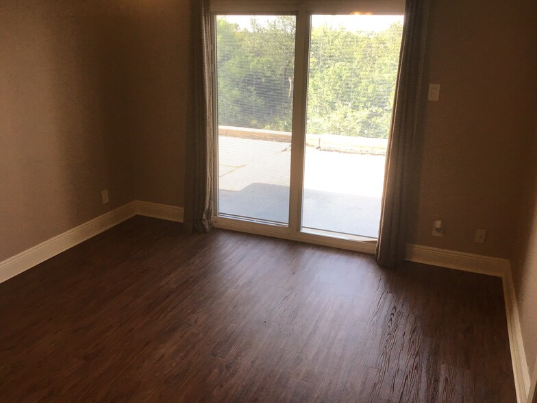 Master Bedroom / Back Patio - 1008 Clayton Nolen Dr