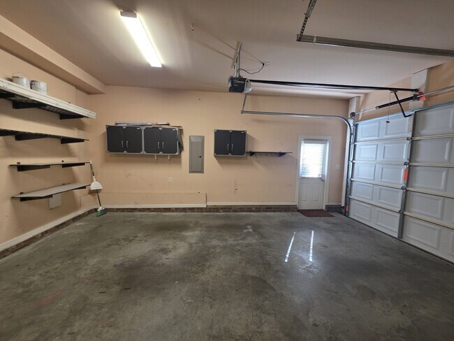 Building Photo - Spacious 4-Bedroom Home for Rent in Kings Grant Fayetteville – 15 Minutes from Fort Bragg