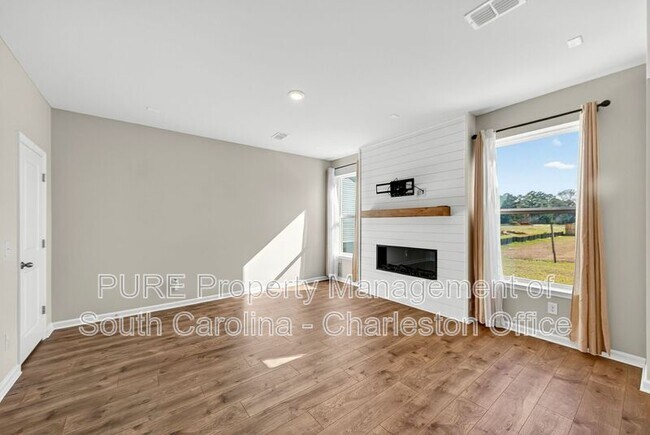 Building Photo - 102 Winding Grv Ln