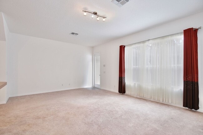 Building Photo - Beautiful 3/2.5 Spacious Townhome with a P...