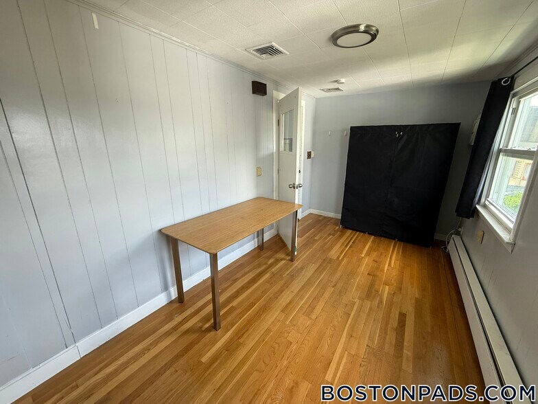 Building Photo - 62 Woods Ave
