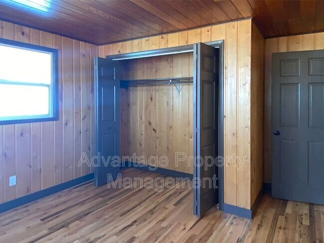 Building Photo - 1410 SE Powell Way