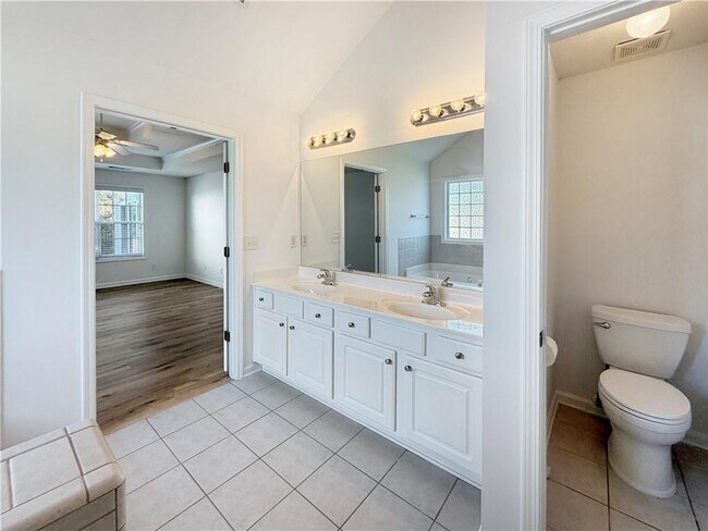 Building Photo - 3385 Stoneleigh Run Dr NE