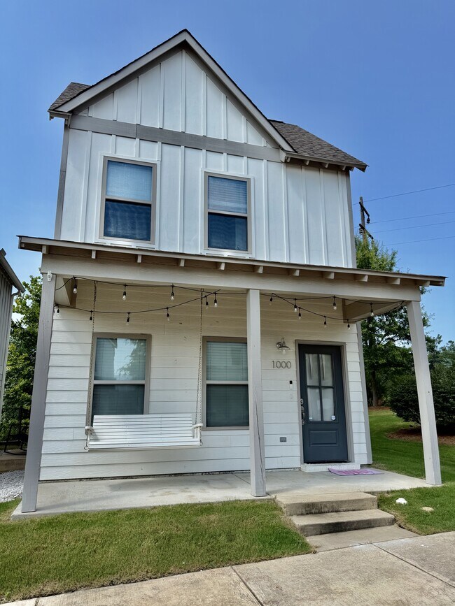 Building Photo - 100 A