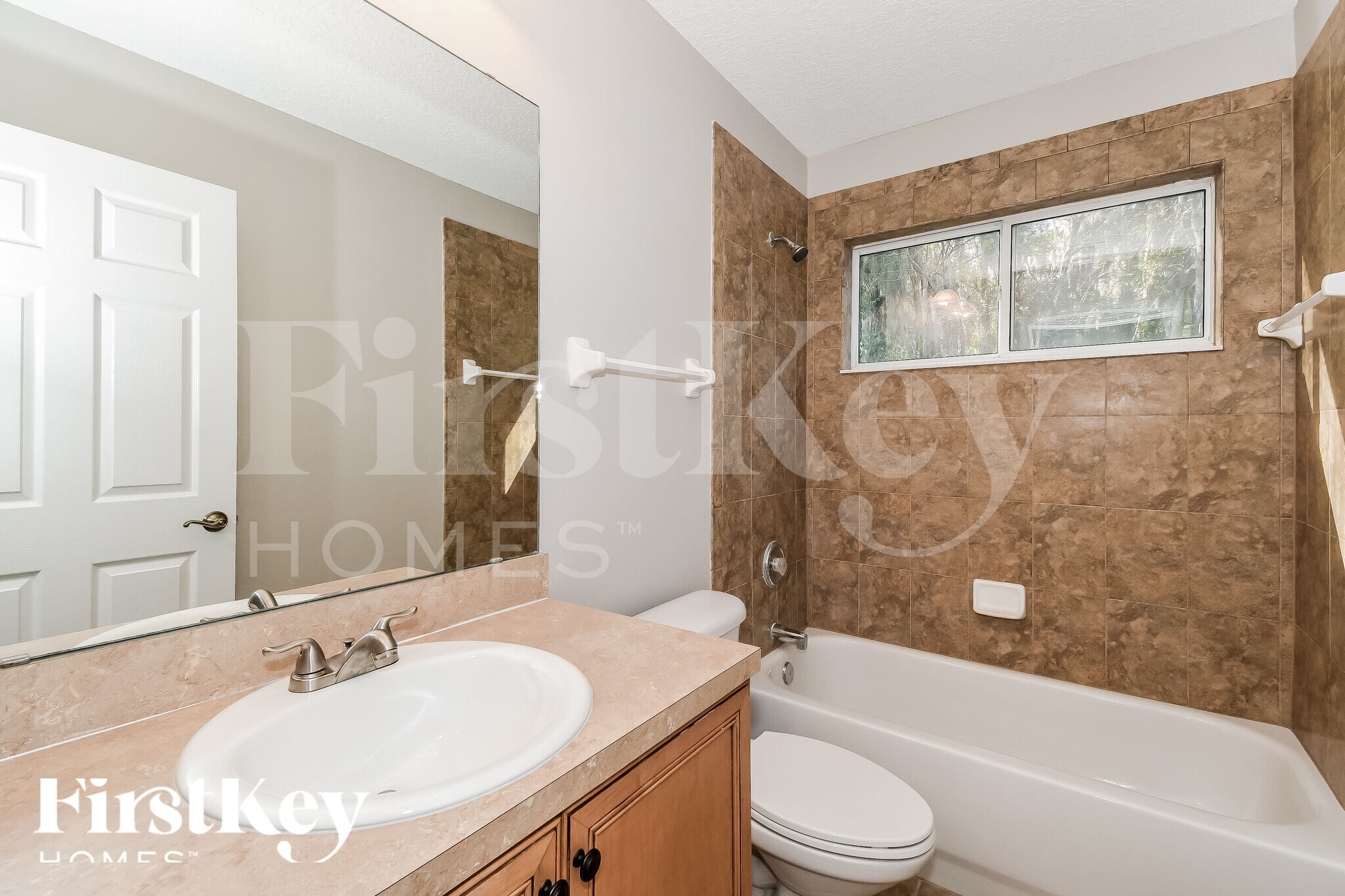 Building Photo - 652 Reflection Cove Rd