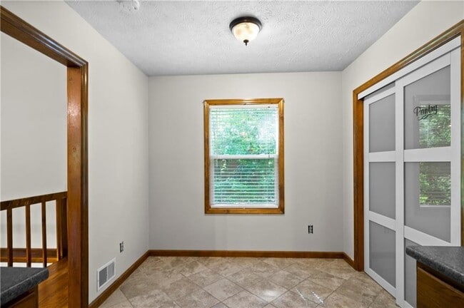 Building Photo - 5405 Iris Dr SW