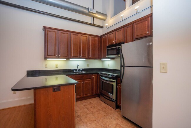 Building Photo - Flag Factory 10J