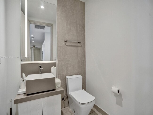 Building Photo - 1000 Brickell Plaza