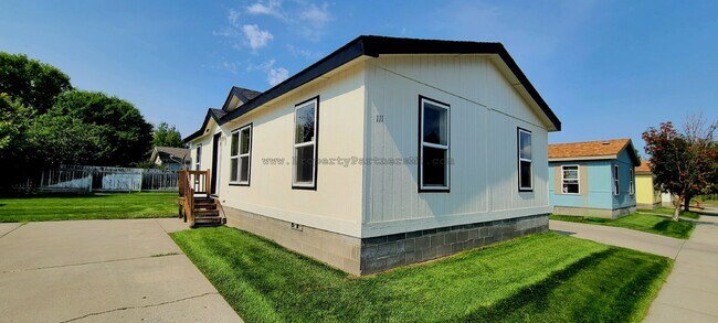 Building Photo - Discover this Recently Upgraded 3 Bed 2 Bath Modular House!