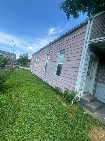 Building Photo - 2317 N Fulton Ave
