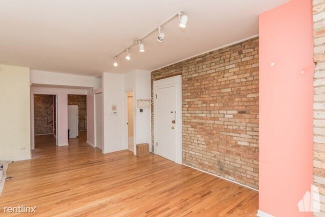 Building Photo - 701 W Belmont Ave