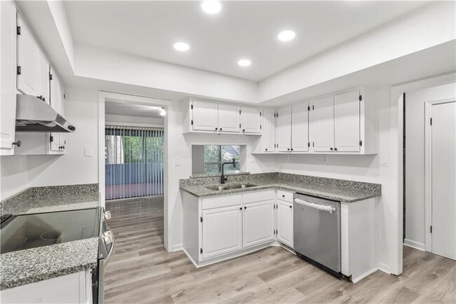 Building Photo - 4705 Mariners Dr