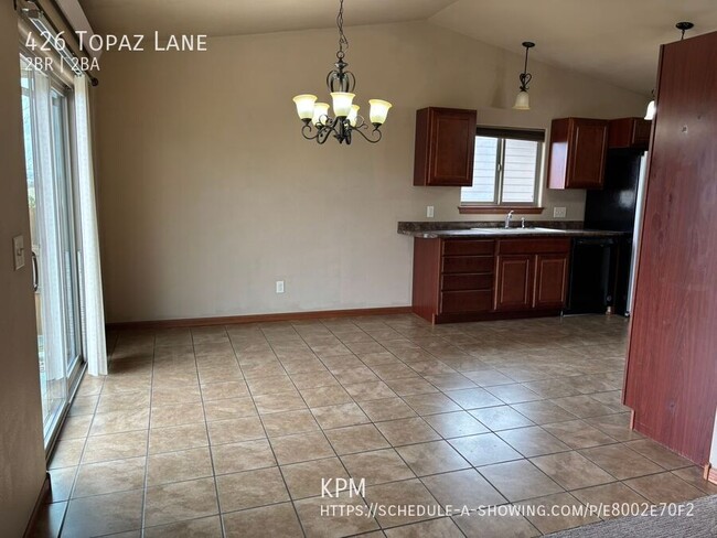 Building Photo - 426 Topaz Ln