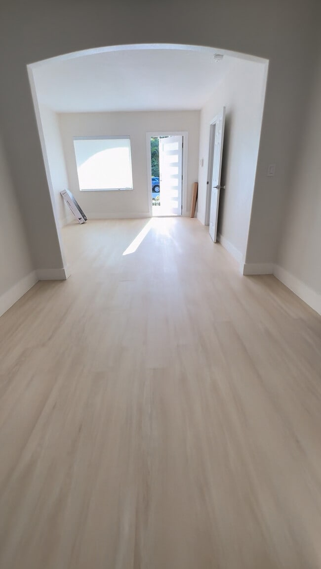 Building Photo - 2511 SW 24th Ct