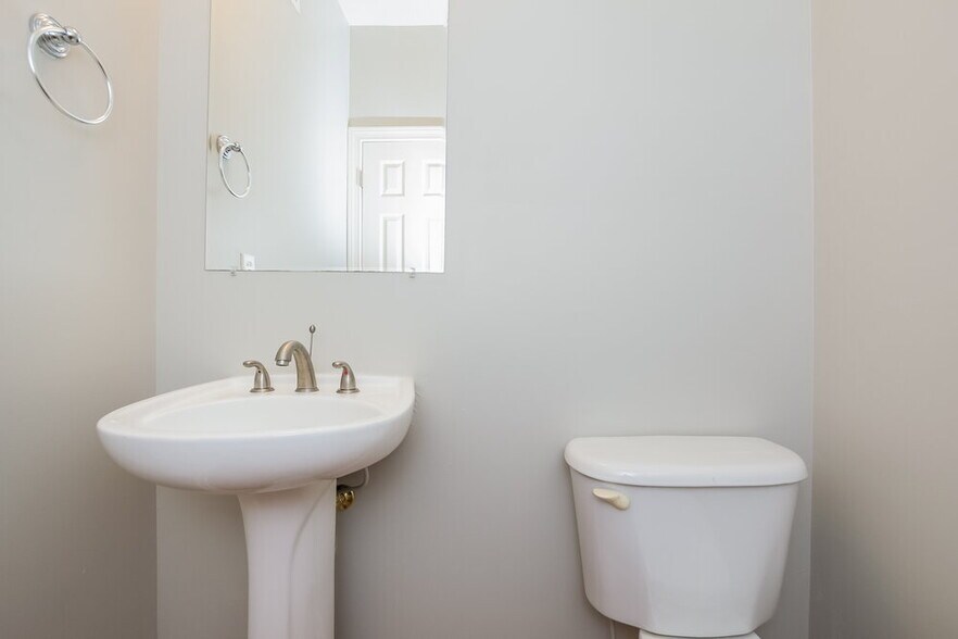 Building Photo - 5685 Eagles Watch