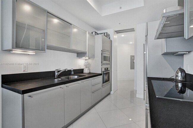 Building Photo - 18201 Collins Ave