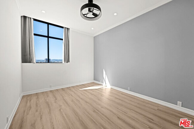 Building Photo - 10535 Wilshire Blvd