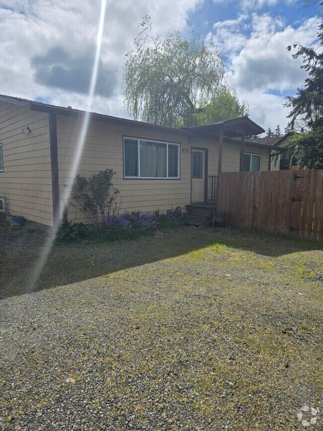 Building Photo - STATUS: PENDING APPLICATION - | R323 | $1950